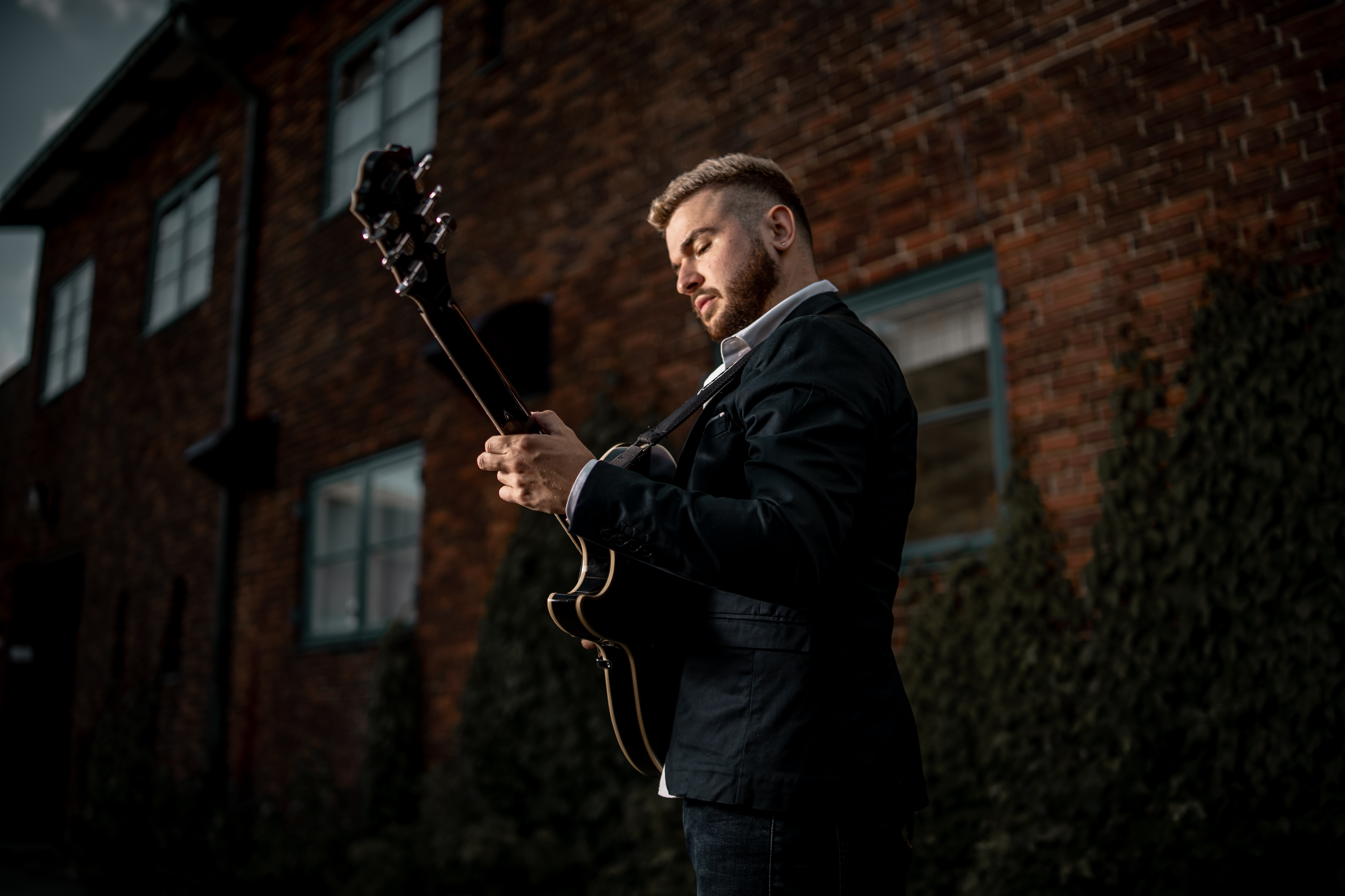 One Man Band — portrait